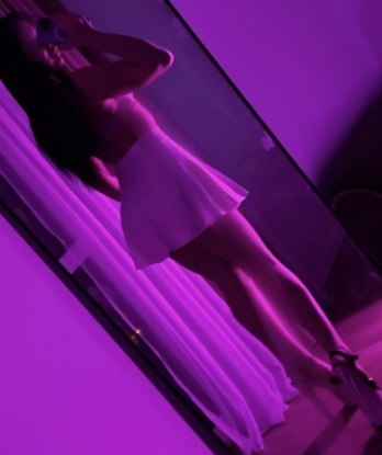 Живу в Москве и знаю все ее секреты, которые готова поделиться с тобой. 🌃
Мой опыт позволяет мне удовлетворить все твои фантазии и желания. Я мастерски владею искусством массажа, и гарантирую тебе расслабление на все 100%. 💆♂️
Мои услуги - это настоящая находка для истинных ценителей. Ты ощутишь нежность и чувственность моего тела, а я окунусь в твой мир страсти и экстаза. Безумно люблю экспериментировать и не боюсь новых ощущений. 🔥
На моих фото ты увидишь мою нежную кожу и прекрасные формы, которые будут тебе сниться во снах. Я работаю индивидуально и уверена, что каждое наше свидание будет особенным и незабываемым. 💋
Отзывы о моих услугах говорят сами за себя. Мои клиенты всегда остаются довольными и возвращаются ко мне снова и снова. Ты можешь стать одним из них и открыть для себя новые грани наслаждения. 😌
Не упусти возможность встретиться со мной и окунуться в мир страсти и сексуальных приключений. Жду тебя в Москве, чтобы создать нашу секретную и неповторимую историю вместе! 💕 2155, 18 лет