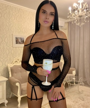 В Москве я могу предложить тебе широкий спектр услуг, которые подарят тебе незабываемые моменты. Вместе мы сможем погрузиться в мир страсти и наслаждения. Мои возможности не ограничены - я готова исполнить самые смелые твои желания. Отзывы о моих услугах только положительные, ведь я умею доставлять настоящее удовольствие. Фото в моем профиле подчеркивают мою красоту и сексапильность. Со мной ты сможешь расслабиться и насладиться идеальной компанией. Жду встречи с нетерпением! 9785, 35 лет